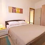 House Smiljana 2059 Дом отдыха *