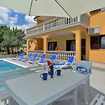 House Smiljana 2059 * Воднян